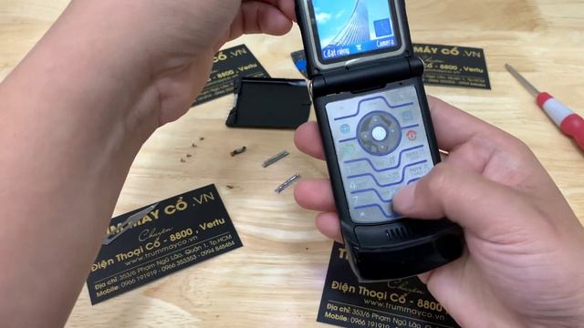 Sửa Điện Thoại Motorola v3i Treo phím liệt phím смотреть онлайн