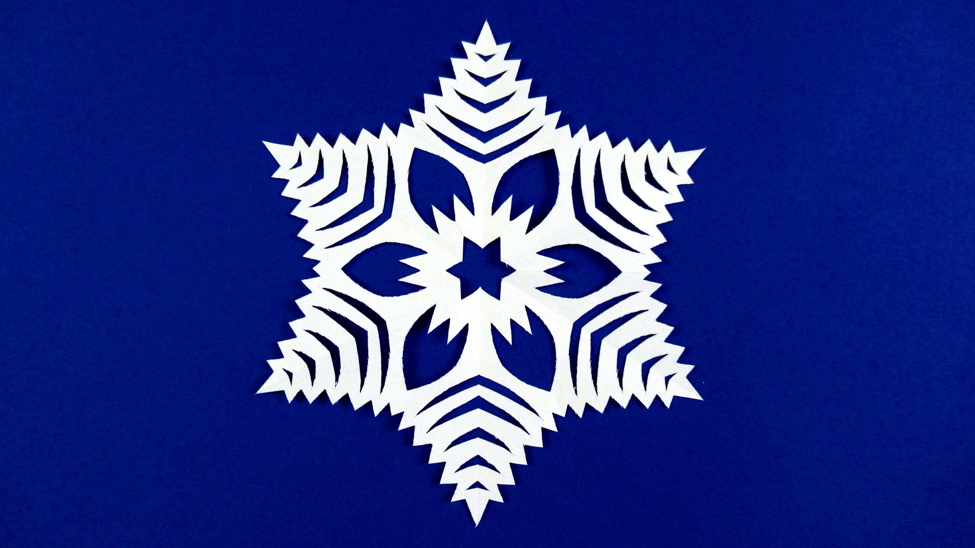 Как сделать снежинку из бумаги своими руками смотреть онлайн