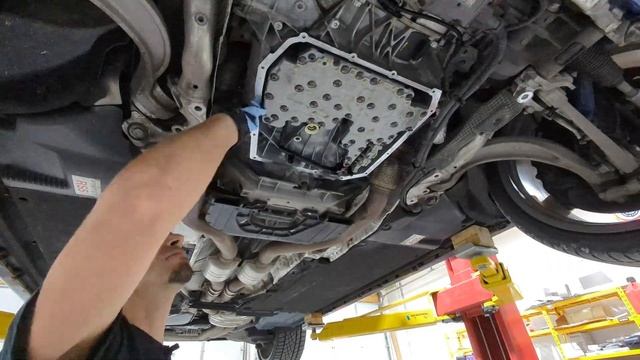 How to change the RS5/RS4/S5/S4 DSG Transmission oil смотреть онлайн