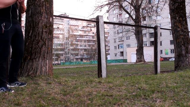 Как тренировать плечи? Упражнения для тренировки плеч с собственным весом. смотреть онлайн
