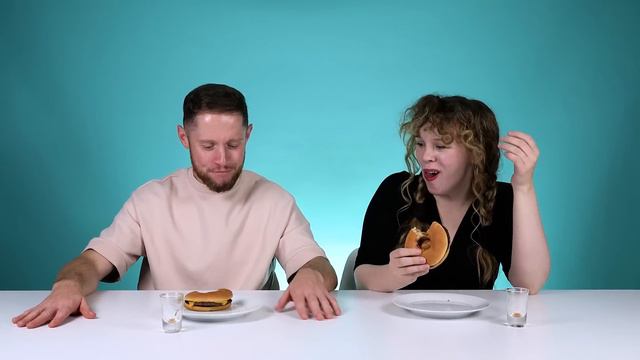 Irish People Try McDonald's Cocktails смотреть онлайн