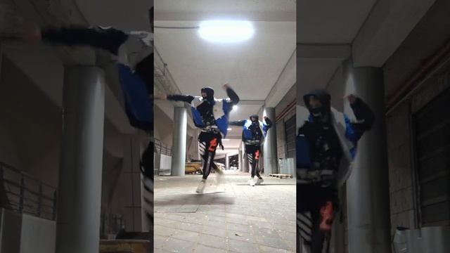 Shuffle Танцы Близнецы Tuzelity из TikTok ?? смотреть онлайн