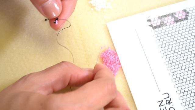 Как сплести колечко ромашки из бисера в технике "Мозаика" (Peyote Stitch) смотреть онлайн