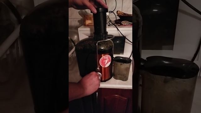 Соковыжималка электрическая Scarlett SC-JE50S16 смотреть онлайн