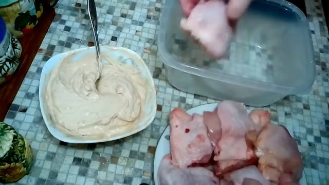Куриные бедрышки в сметанно-пряном соусе. По-домашнему вкусно. смотреть онлайн