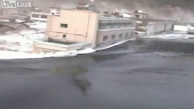 Мощный удар цунами по гавани смотреть онлайн