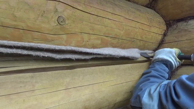 Конопатка сруба бани. Нужно конопатить?