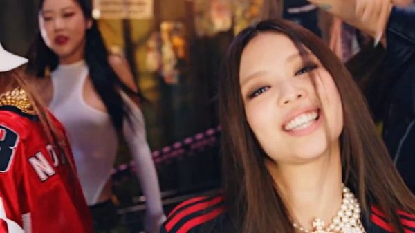 BLACKPINK-“Pink Venom” M/V