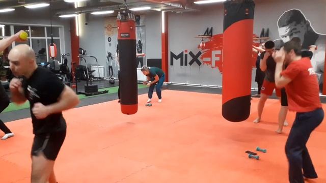 Центр Взмах: Тренировки по боксу.