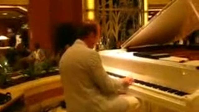 Bohemian Rhapsody "Queen" onboard cruise ship, Star Princess. Богемская Рапсодия на рояле на Лайнер смотреть онлайн