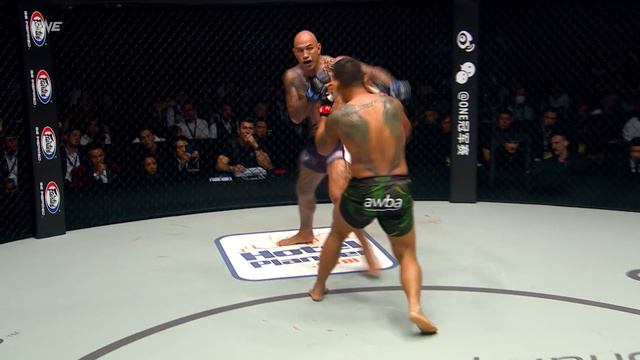 MASSIVE KNOCKOUT! Aung La N Sang CRUSHES Brandon Vera 😱 смотреть онлайн