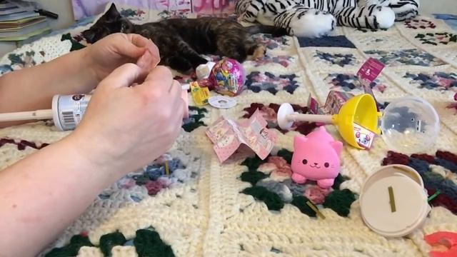 Toy opening: Pikmi Pops, discovered how the Molang Push and Peel Pops work смотреть онлайн