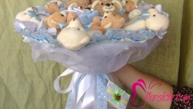 Букет с пинетками и мишками с голубыми бантиками смотреть онлайн