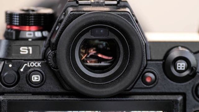 PANASONIC Lumix S1 FULL FRAME Is HERE