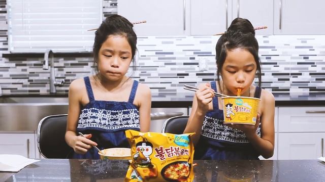 SPICY CHEESE FIRE NOODLE CHALLENGE | Samyang Cheese Ramen смотреть онлайн