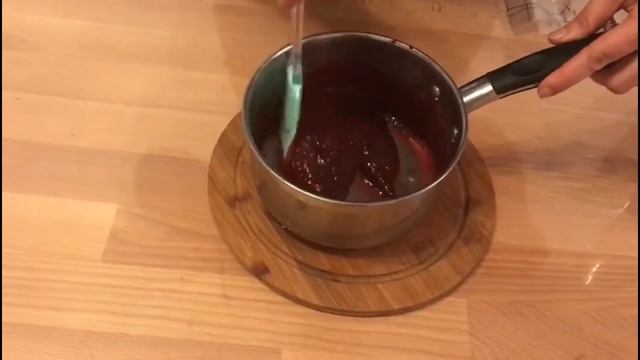 МЕРЕНГОВЫЙ РУЛЕТ! САМЫЙ НЕЖНЫЙ, ВОЗДУШНЫЙ И ОЧЕНЬ ВКУСНЫЙ! Готовим с мамой! Съедается моментально! смотреть онлайн