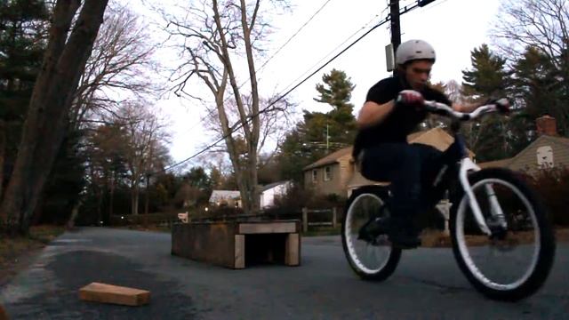 Corey Chaloff - Random Clips - Street Trials 24" смотреть онлайн