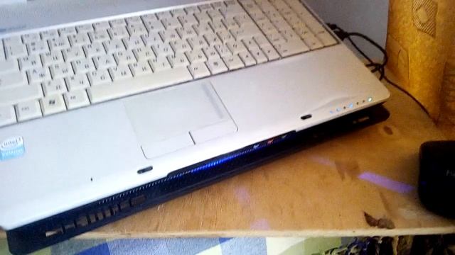 Охлаждающая подставка для ноута купленная на розетка смотреть онлайн