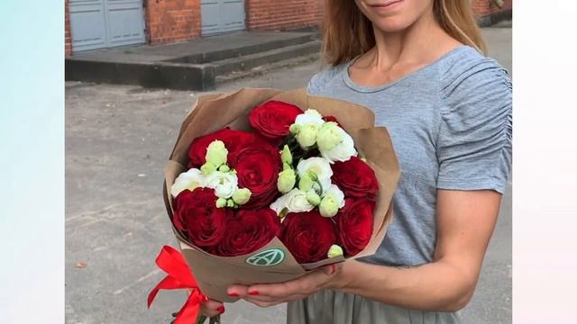 Букет из красных роз и лизиантуса S смотреть онлайн