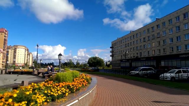 Городской фонтан на главной площади города Ломоносов, ул. Александровская смотреть онлайн