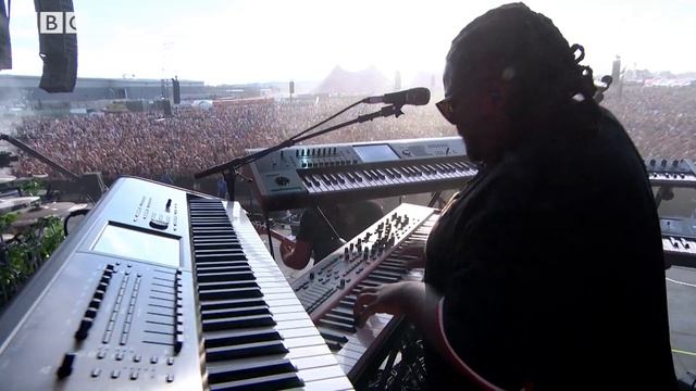 Anderson .Paak & The Free Nationals - Jet Black (Reading + Leeds 2019) смотреть онлайн