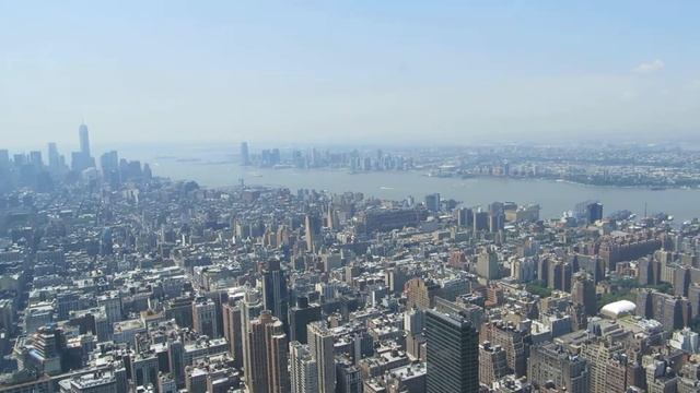 Vue N°2 de New-York du haut de l'Empire State Building смотреть онлайн