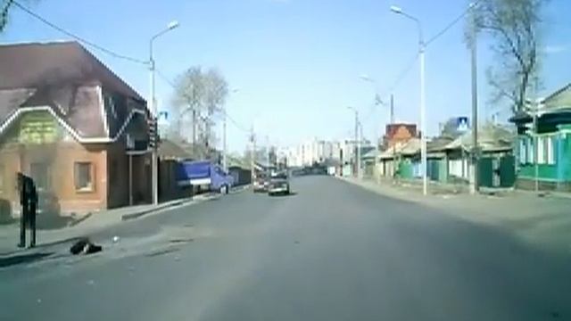 Водитель вылетел через лобовое стекло смотреть онлайн