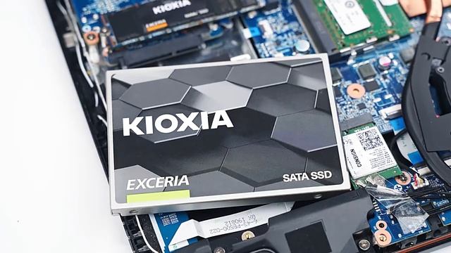 Огляд SSD Kioxia: Вибір для вашого ноутбука, настільного комп'ютера чи HDD смотреть онлайн