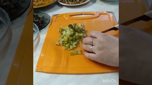 Вы должны его попробовать!салат Белорусский с печенью смотреть онлайн