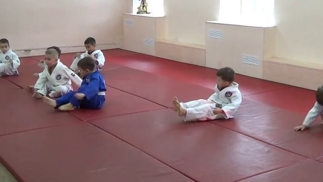 Тренировка для малышей 4 лет. Разминка. Training SPORTY KIDS смотреть онлайн
