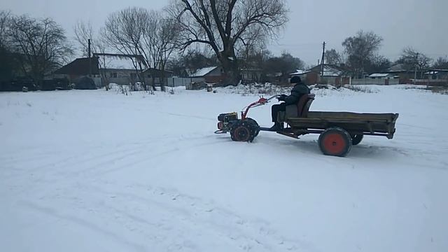 Самый быстрый мотоблок на R14 с цепями против стандартных колес смотреть онлайн