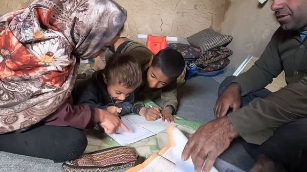 Winter Harmony: A Documentary of a Nomadic Family's Daily Life and Heartwarming Reunion