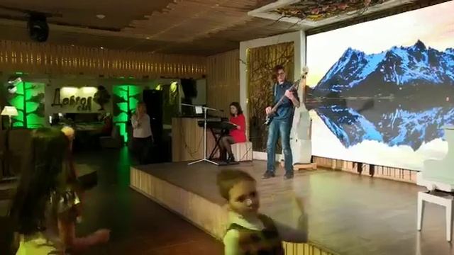 Василиса Уайз | авторская музыка | Красавица | Автор песни | Юлия Киркина | Доброе кафе | Саундчек смотреть онлайн