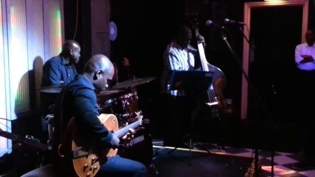 That's What Friends Are For - Edison Herbert Trio (Live @ Club 414, London 8-06-14) смотреть онлайн