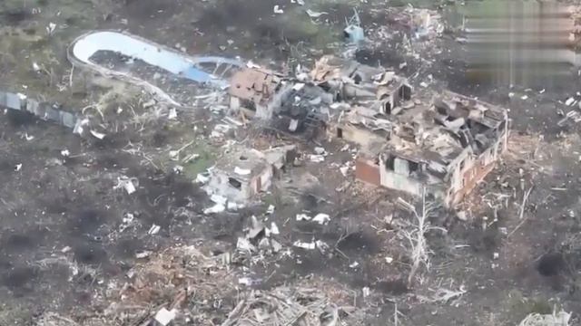 Artyomovsk: footage from a Ukrainian quadrocopter/Артёмовск: кадры с украинского квадрокоптера смотреть онлайн