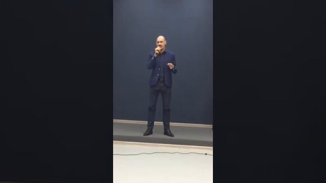 Андрей поет песню Стинга смотреть онлайн