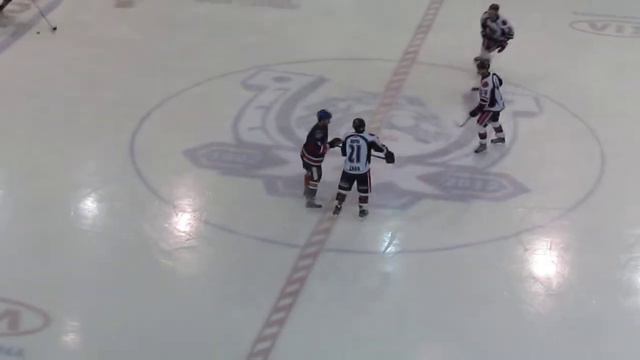 Adam Bourque vient à la rescousse de Grégory Dupré смотреть онлайн