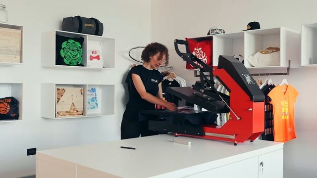 Rendi speciale il tuo design grazie all'effetto glossy del film VARNISH. смотреть онлайн