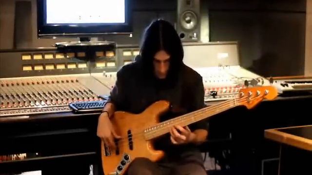 Nim Sadot - professional bass player and tutor смотреть онлайн