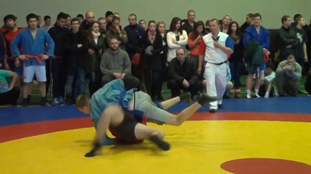 Тимофеев -Батуев (90кг). Чемпионат Киева по самбо 2013. смотреть онлайн