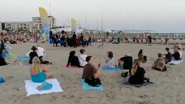 Почему столько людей? /Раннее утро / Море / Восход солнца / Красивая музыка / (2-ая часть...) смотреть онлайн