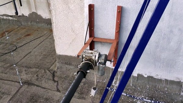 Антенная мачта с поворотным устройством внизу