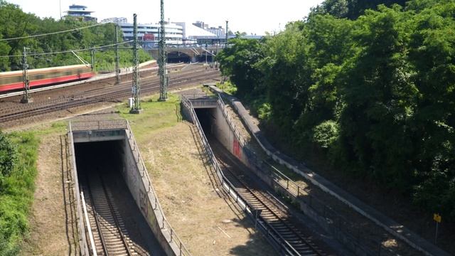 Berlin Trains, Gesundbrunnen Station смотреть онлайн
