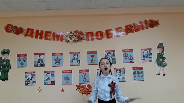Страна читающая — Ирина Донева читает произведение «Майор привез мальчишку на лафете» К. М. Симонов смотреть онлайн