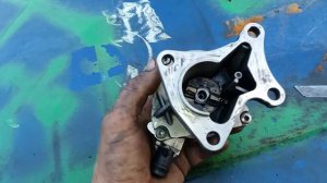 Renault 1.9 dci, dti. Как снять вакуумный насос и как проверить подачу масла.