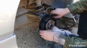 Замена задних тормозных колодок Тойота Королла е130 USA