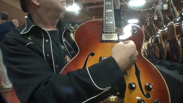 1970 Gibson Super 400 at World Guitar Show, San Rafael, Calif. - 1 - 12 - 2019 :) смотреть онлайн