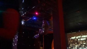 Обнаженные танцы на пилоне