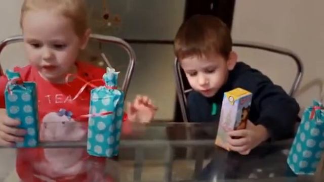СОК ЧЕЛЛЕНДЖ - Угадай вкус сока от Евы и Лео - Kid's JUICE Challenge смотреть онлайн