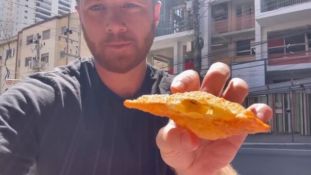 VOLTEI PARA O BRASIL E LEVEI MEU AMIGO GRINGO PARA PROVAR ALMOÇO BRASILEIRO (Ele Ficou Emocionado)